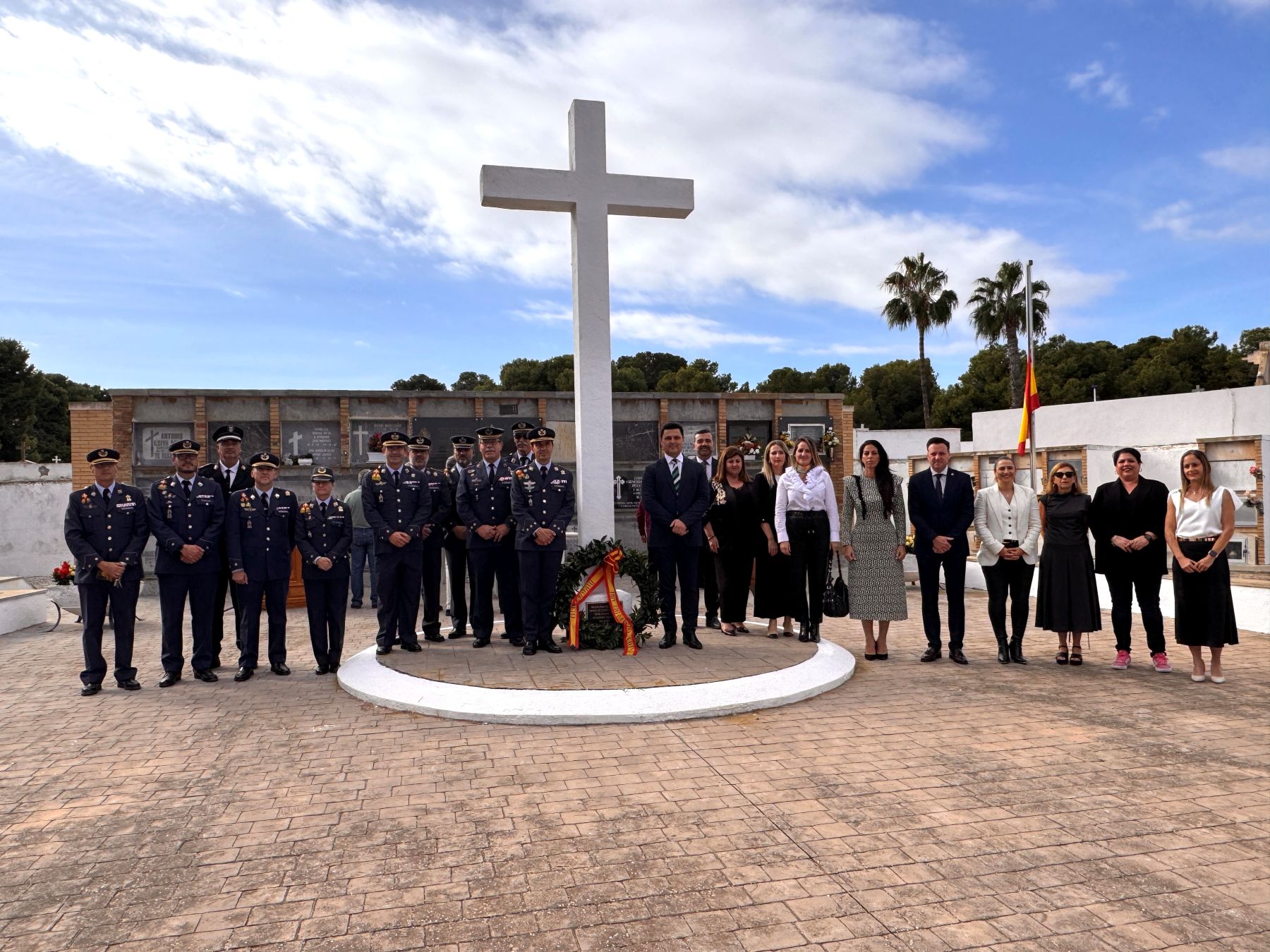 Recuerdo a los caídos por España en el cementerio de San Javier